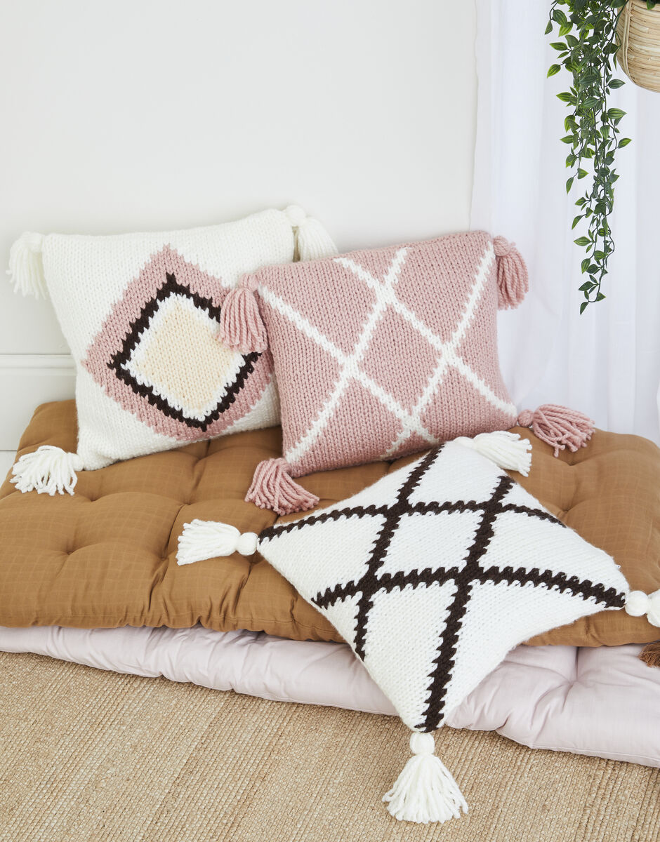 Diamond Tassle Cushions in Hayfield Bonus Super Chunky 10617