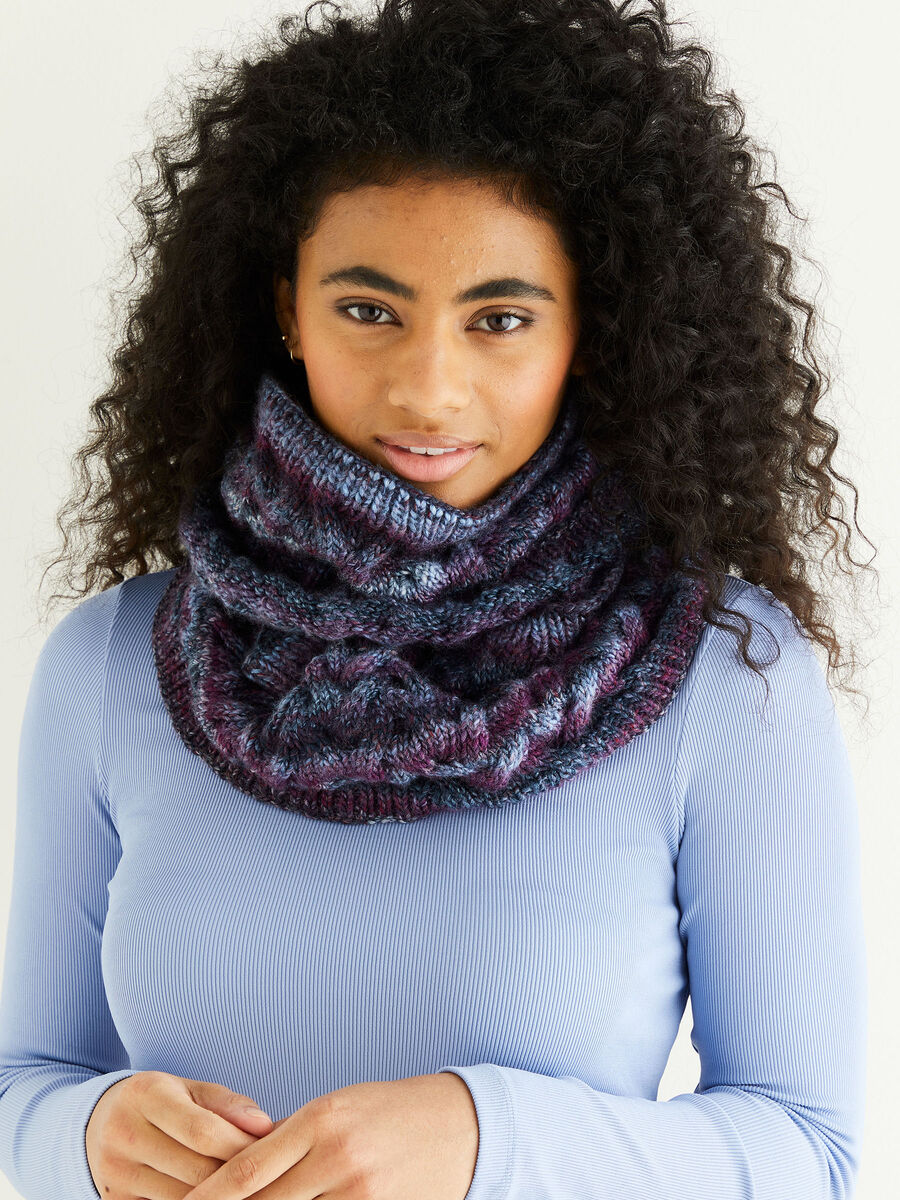 Cable Cowl in Sirdar Jewelspun (10348)