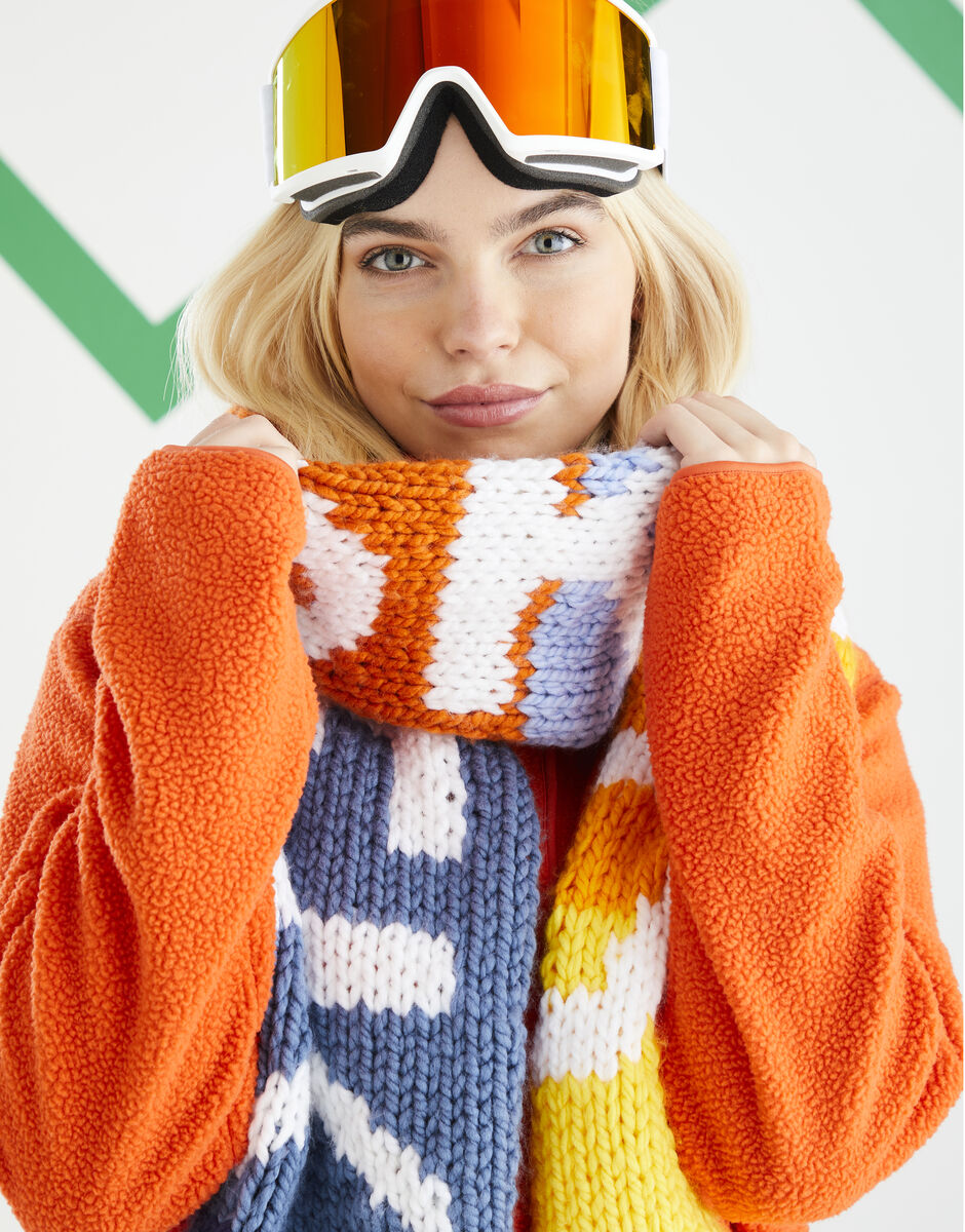 Ski Lift Scarves in Hayfield Bonus Super Chunky 10621