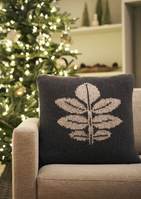 The Rowan Knitting & Crochet Magazine 70 (pattern book)