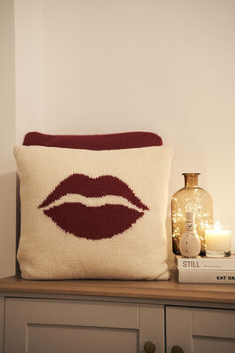 The Rowan Knitting & Crochet Magazine 70 (pattern book)