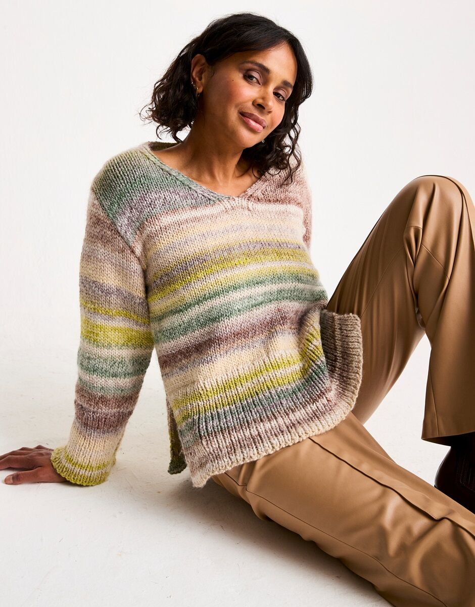 Set in Stone Sweater in Sirdar Jewelspun with Wool Chunky (10805)