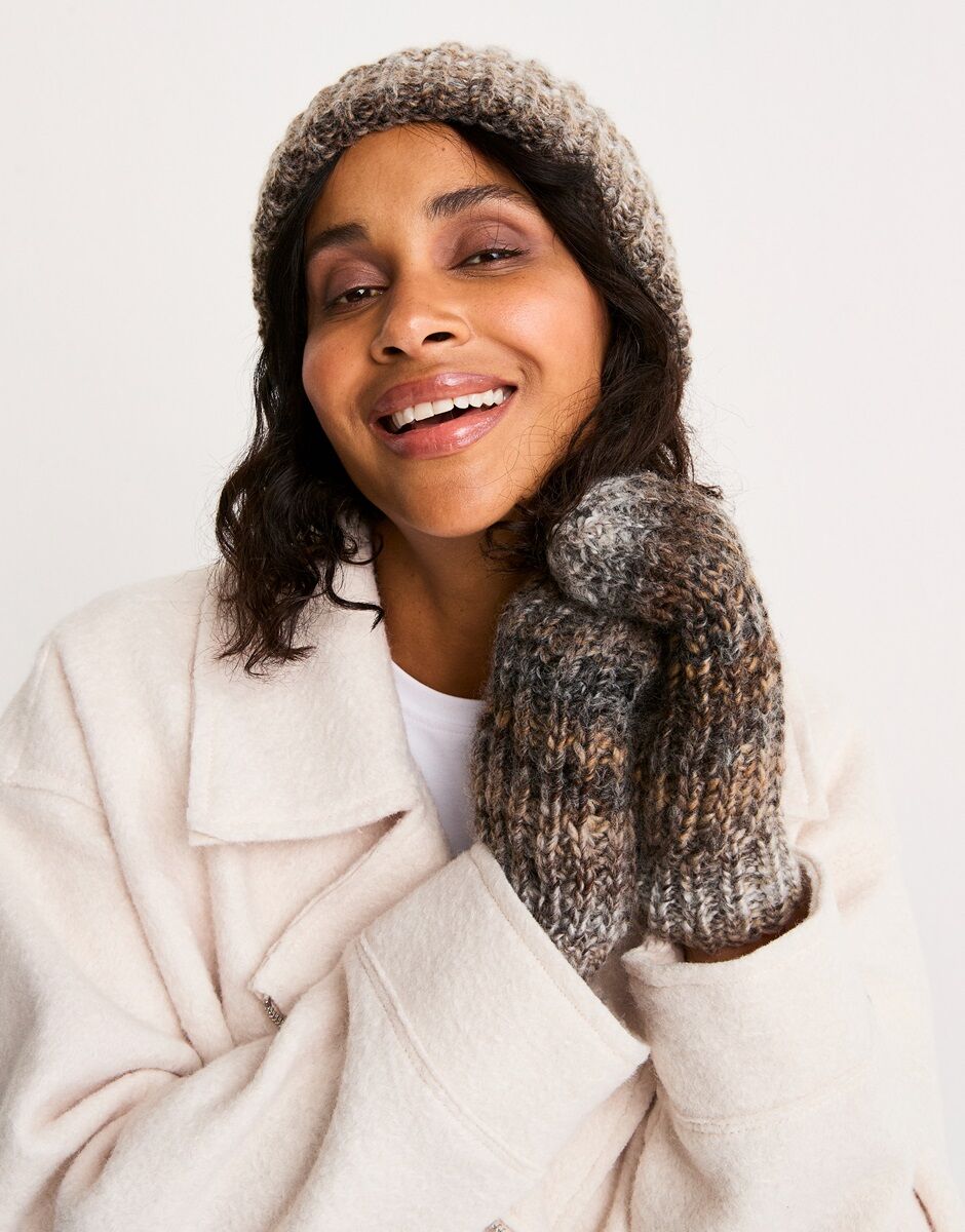 Marbled Hat and Mittens in Sirdar Jewelspun with Wool Chunky (10808)