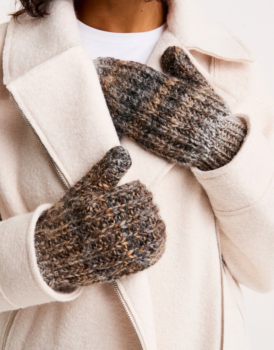 Marbled Hat and Mittens in Sirdar Jewelspun with Wool Chunky (10808)