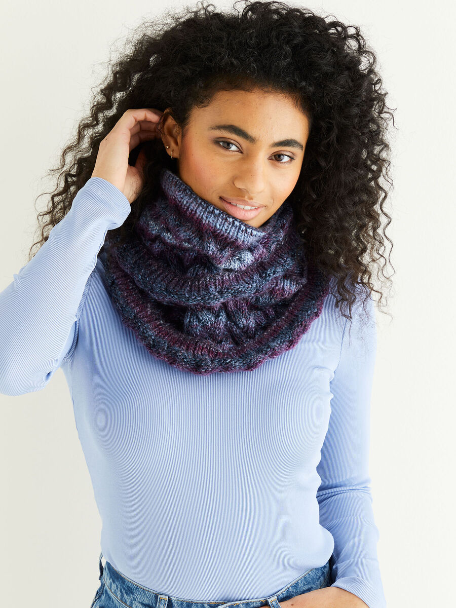 Cable Cowl in Sirdar Jewelspun (10348)