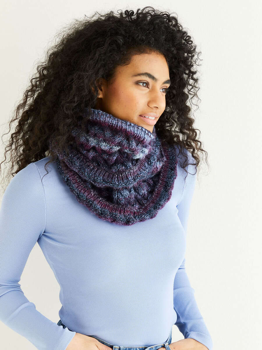 Cable Cowl in Sirdar Jewelspun (10348)