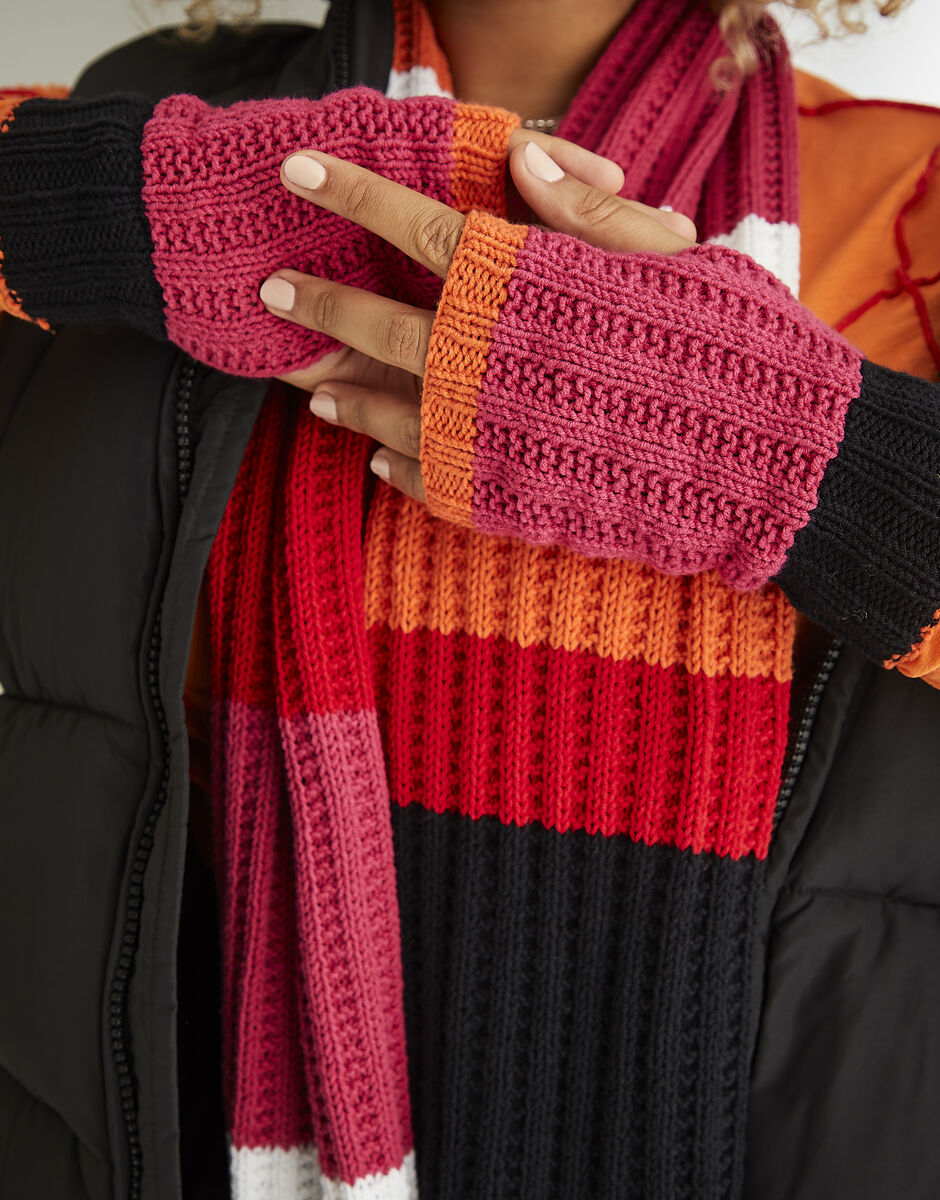 Stop Sign Scarf Set in Sirdar Stories DK 10580