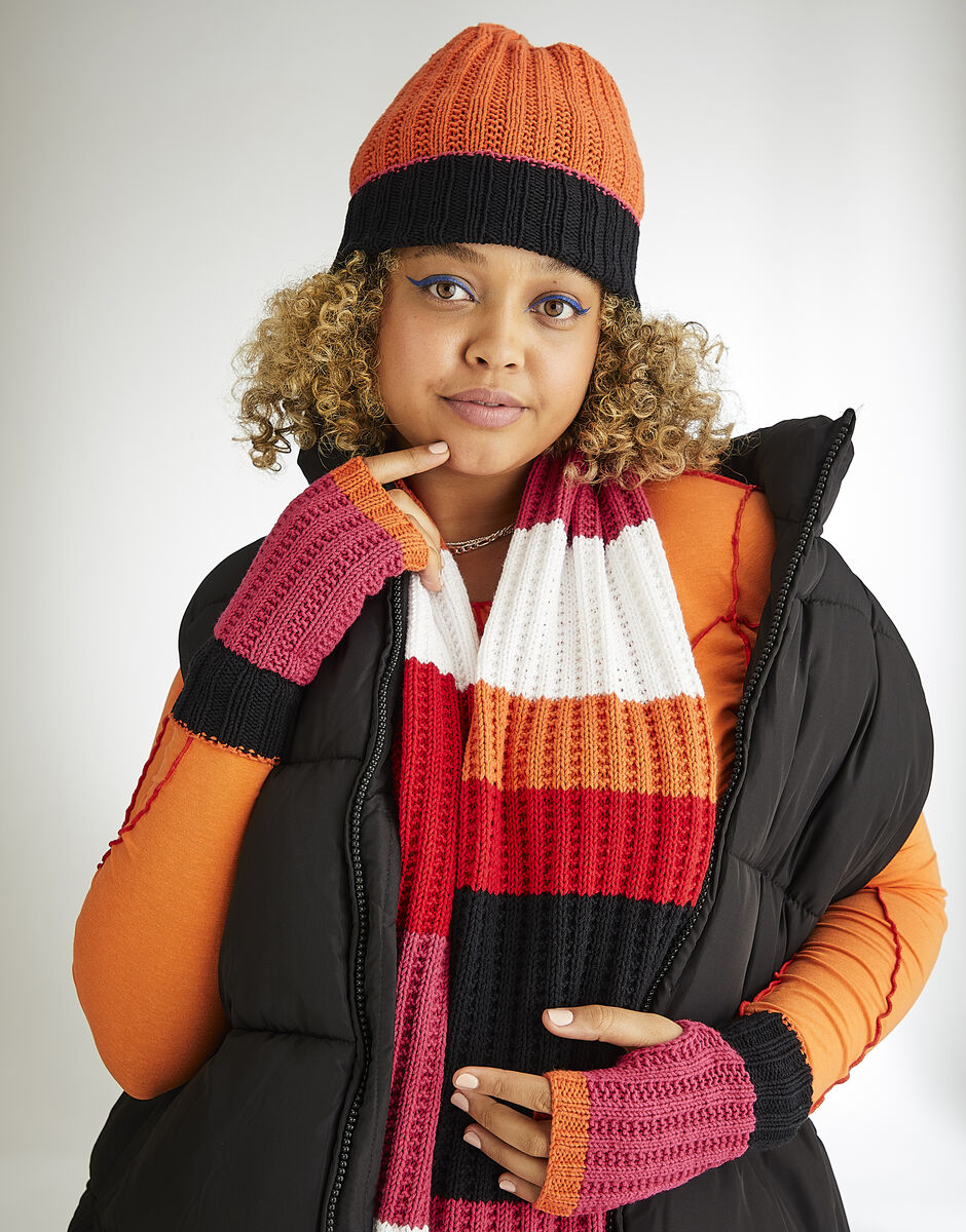 Stop Sign Scarf Set in Sirdar Stories DK 10580