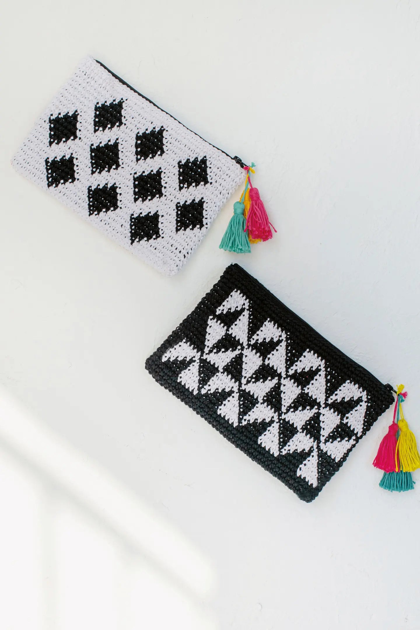 DMC Nova Vita 4: 16 Bags and Accessories Projects (pattern book)