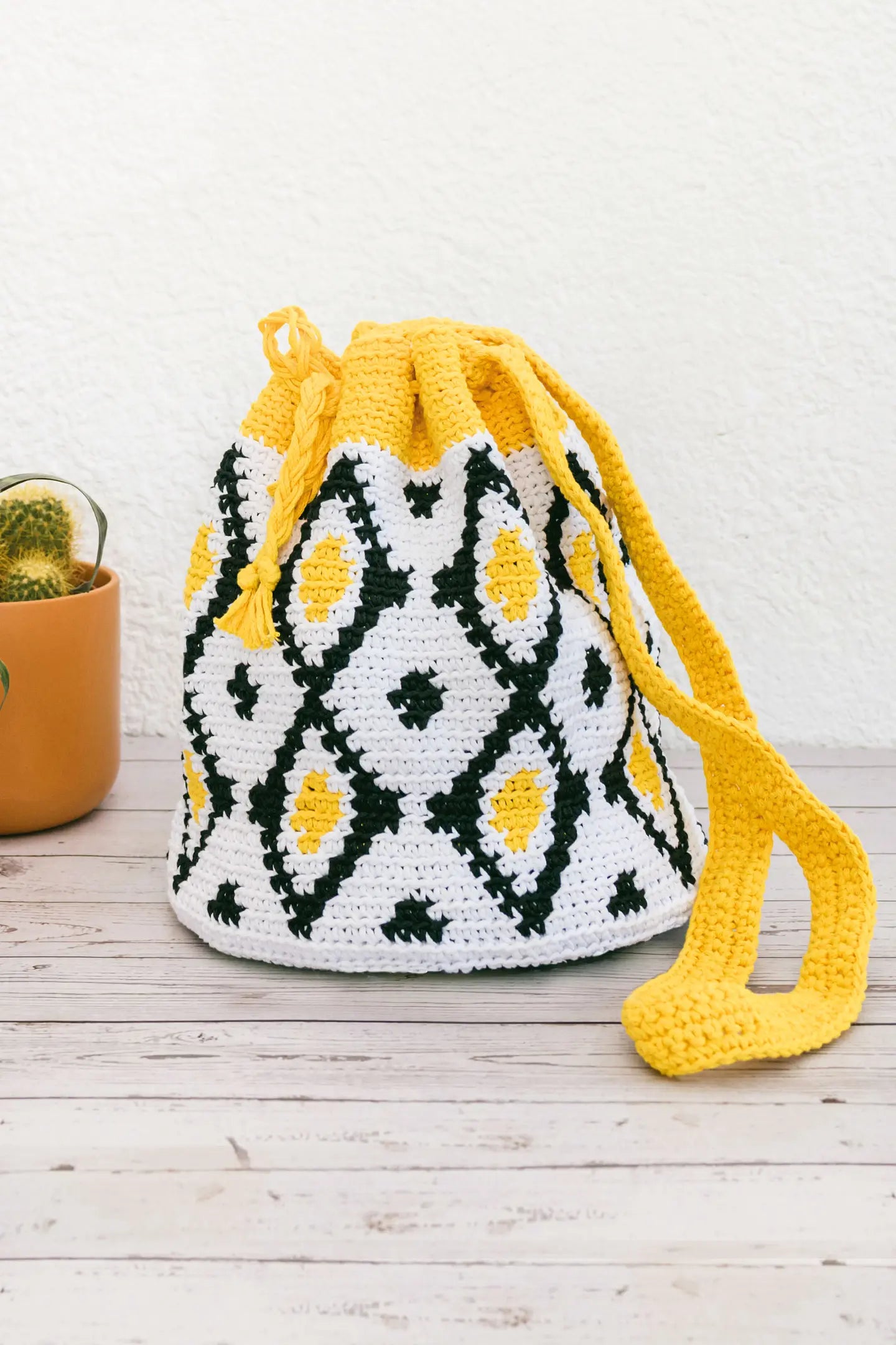 DMC Nova Vita 4: 16 Bags and Accessories Projects (pattern book)